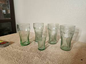 lot 7 image: Collectible vintage Coca-Cola glasses - 4 large - 1 small - Indiana Glass