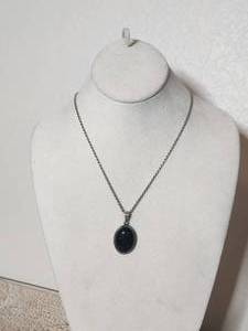 lot 103 image: Vintage Silver black onyx pendant and chain - Pendant marked 925 & chain Italian 925