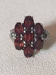 lot 25 image: Vintage sterling silver garnet cluster ring - 925