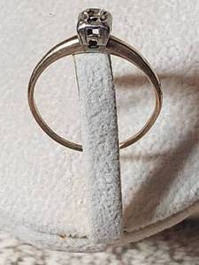 lot 20 image: Vintage 14kt gold solitaire engagement ring - missing stone - 14kt