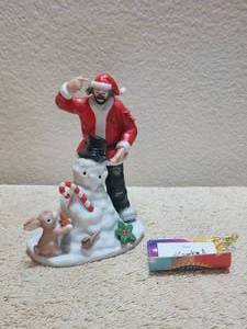 lot 28 image: Collectible vintage Emmett Kelly Jr - porcelain figure - 10051 Hobo Santa and snowman - E. Kelly Jr signed - 7