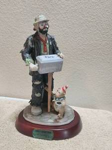 lot 101 image: Collectible Vintage Emmett Kelly Jr. - 9855 Hurdy Gurdy Man - porcelain statue figure - Limited Edition  8416 of 9500 - signed by E. Kelly Jr - 12 tall