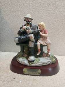 lot 127 image: Collectible Vintage Emmett Kelly Jr. - 9998 Autographs - 1998 EKJ members only statue figure - signed by E. Kelly Jr - #1440