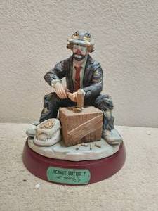 lot 131 image: Collectible Vintage Emmett Kelly Jr. - 9803 Peanut Butter Limited Edition - statue figure - signed by E. Kelly Jr - #6214 of 7500 9 tall