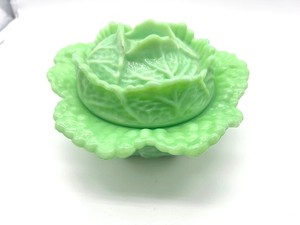 lot 1 image: Jadite Cabbage Bowl with Lid