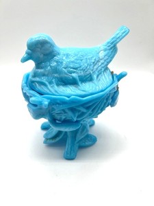 lot 5 image: Westmoreland Robin On Nest