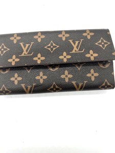 lot 18 image: Louis Vuitton Wallet