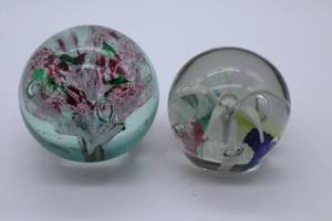 lot 43 image: Vintage Paperweights
