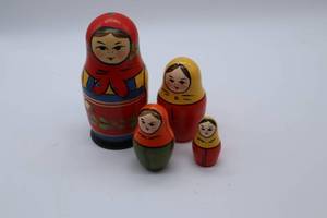 lot 44 image: Folk Art Nesting Dolls