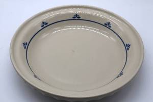 lot 45 image: Roseville OH Pottery Pie Dish