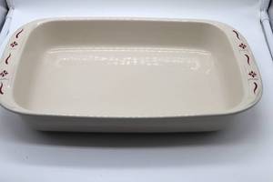lot 46 image: Longaberger Pottery Casserole Dish