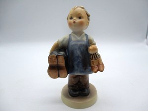 lot 70 image: Goebel Hummel Figurine -Boots, TMK6