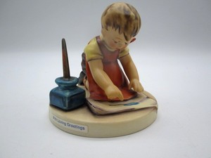lot 74 image: Goebel Hummel Figurine -Loving Greetings, TMK7