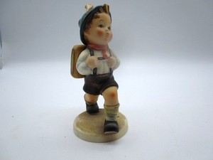 lot 75 image: Goebel Hummel Figurine -School Boy, TMK6