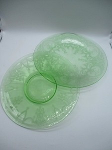 lot 81 image: Two Green Depression Glass