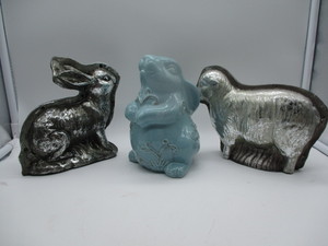 lot 84 image: Spring Easter Decor - Blue Bunny and Reproduction Molds