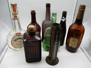 lot 90 image: Various Old Bottles - total of 7