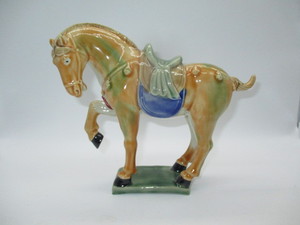 lot 98 image: Vintage Pottery Horse