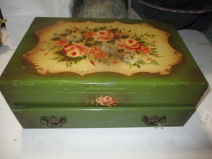 lot 93 image: Vintage Wood Silverware Holder