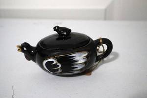 lot 111 image: Vintage Redware Chicken Creamer