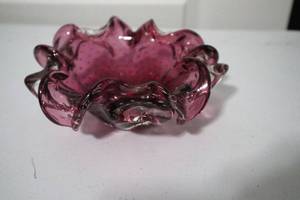 lot 112 image: Murano Cranberry Ruffled Bowl