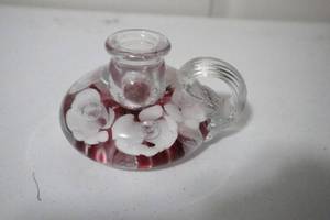 lot 113 image: Maude & St.Joe Clair White Flowers Candle Paperweight Holder