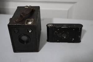 lot 114 image: Vintage Cameras