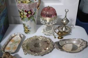 lot 115 image: Vintage Boudoir Cranberry Lamp, Numbered Handpainted Nippon Vase, and other items
