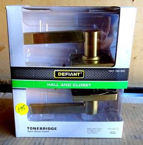 lot 195 image: NEW IN BOX  DEFIANT 1007-789-959 Tonebridge Hall Closet Door Lever, Satin Brass Finish