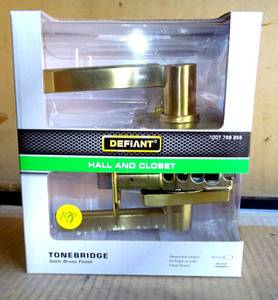 lot 198 image: NEW IN BOX  DEFIANT 1007-789-959 Tonebridge Hall Closet Door Lever, Satin Brass Finish
