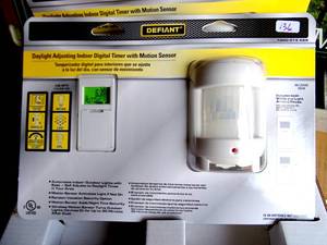lot 136 image: NEW Defiant Daylight Adjusting Inout Digital Timer