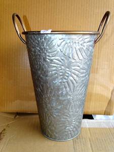 lot 157 image: ASHLAND DECORATIVE METAL CANISTERPLANTER CONTAINER