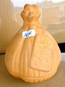 lot 164 image: Vintage 1993 THE GARLIC BAKER by RECO Terracota Clay