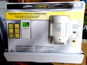 lot 184 image: NEW Defiant Daylight Adjusting Indoor Digital Timer Motion Sensor NIP 1000015589