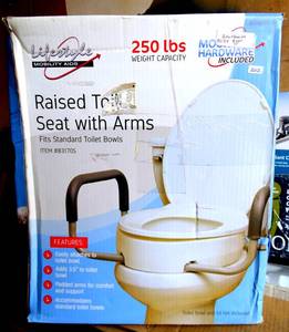 lot 202 image: NEW LIFESTYLE MOBILITY AIDS RAISED SEAT WITH ARMS 250 LBS B3170S