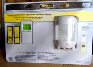 lot 203 image: NEW Defiant Daylight Adjusting Indoor Digital Timer Motion Sensor NIP 1000015589