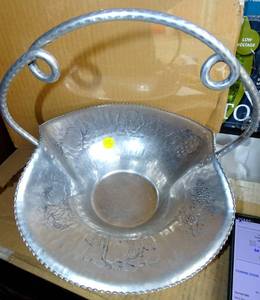 lot 256 image: VINTAGE FARBERWARE ENGRAVED METAL HANDLED BASKET