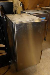 lot 74 image: Hoshizaki ice maker, model AM-50BAE-AD