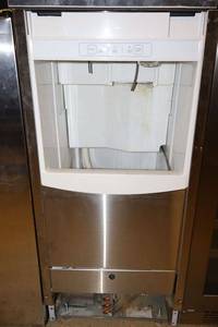 lot 72 image: Icemaker, model FPN1515