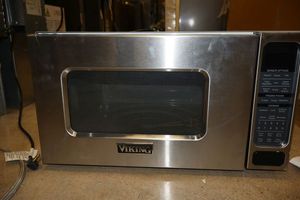 lot 68 image: Viking microwave model VMOS501SS (needs repair And door)