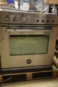 lot 84 image: Bertazzoni electric oven,  model MAST304INMXE