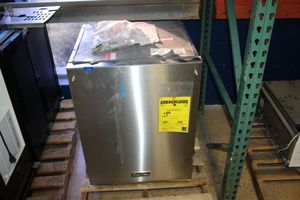 lot 10 image: Viking 24 built-in dishwasher, model VDWU524SS - 2x2x29.5