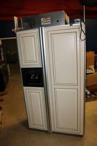 lot 43 image: Kitchen Aid built-in refrigeratorfreezer