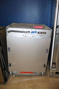 lot 190 image: Viking dishwasher, model FDWU524