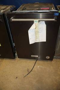 lot 196 image: Kitchen Aid dishwasher, model KDTE334GBS