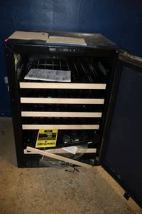lot 300 image: Marvel wine cooler, model MLWC324SS01A