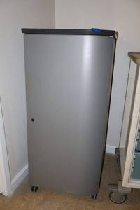 lot 321 image: Rolling storage cabinet