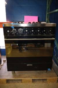 lot 8 image: SMEG Free standing gas range 30, model C30GGNU