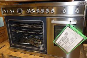 lot 54 image: Bertazzoni 48 Pro series range 6 burner and grill, model PROF486GDFSXT