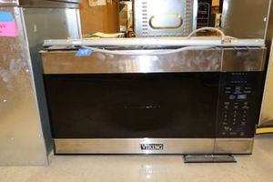 lot 65 image: Viking microwave model VMOH330SS (needs repair)